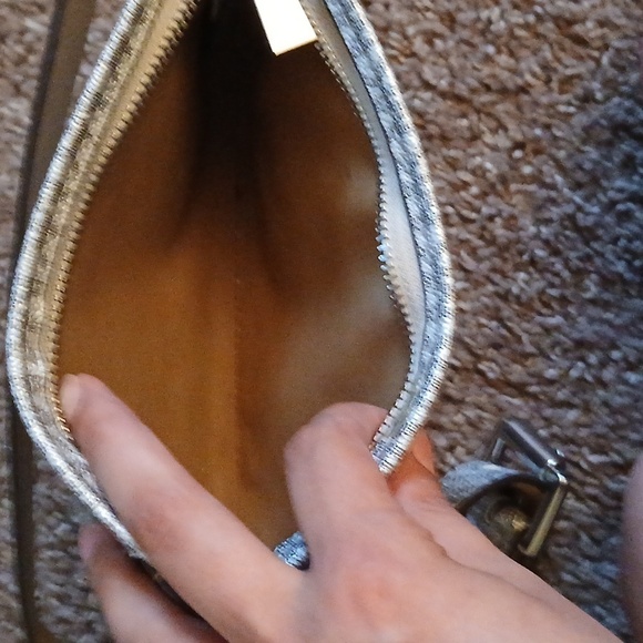 Micheal Kors silver monogram belted hip purse size S/M - Picture 6 of 15